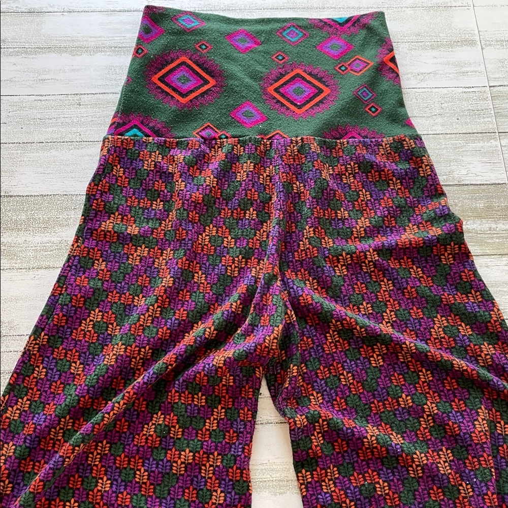Colorful Geometric Patterned 70s Style Bell Bottom Super Wide Leg High Rise Pant